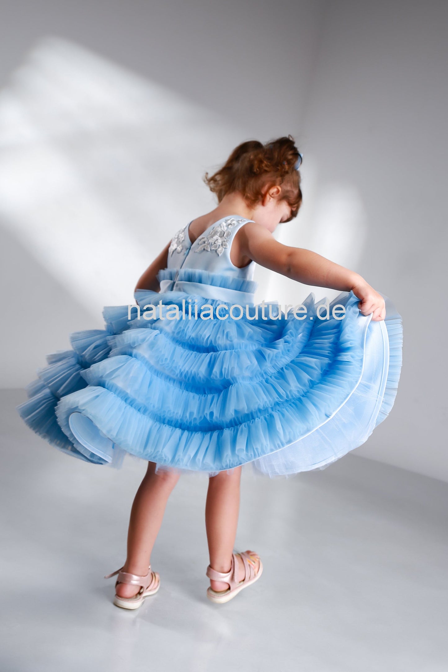Hochwertiges Blumenmädchekleid - blau, Gr.86-122 - Atelier de Couture Nataliia