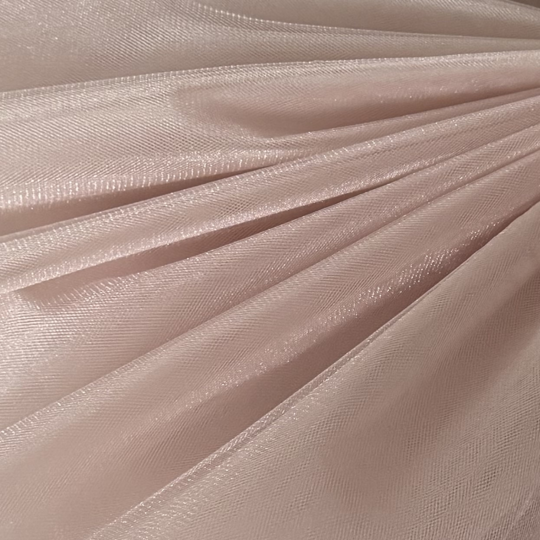 Tüll mittelfest 300cm breit. Crystal Tüll pastel. Crystal Tüll kaufen in Deutschland bei Atelier de Couture Nataliia. Für Tüllröcke und Tüllkleider