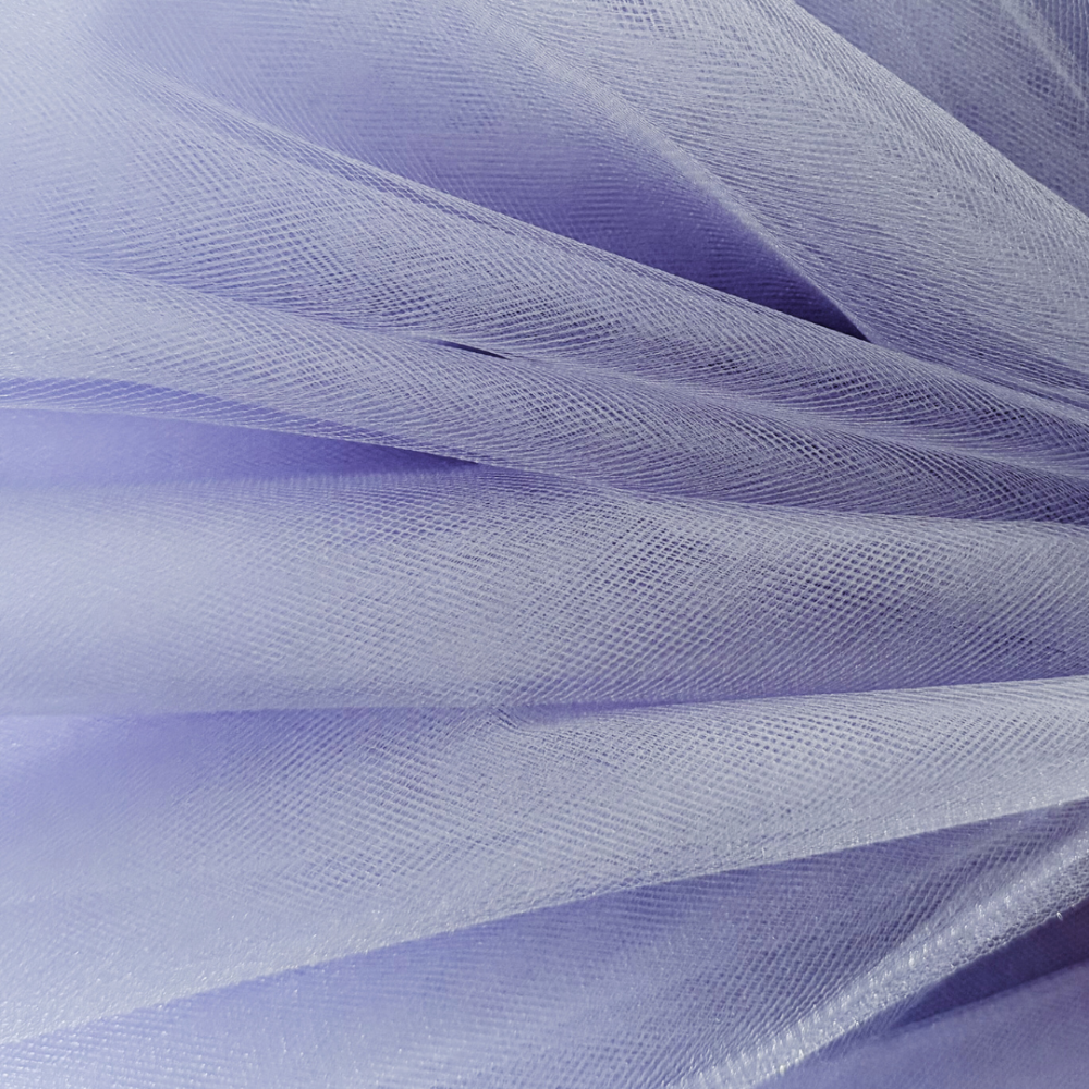 Tüll lila mittelfest, Crystal Tüll 300cm breit. Crystal Tüll kaufen in Deutschland bei Atelier de Couture Nataliia. Für Tüllröcke und Tüllkleider