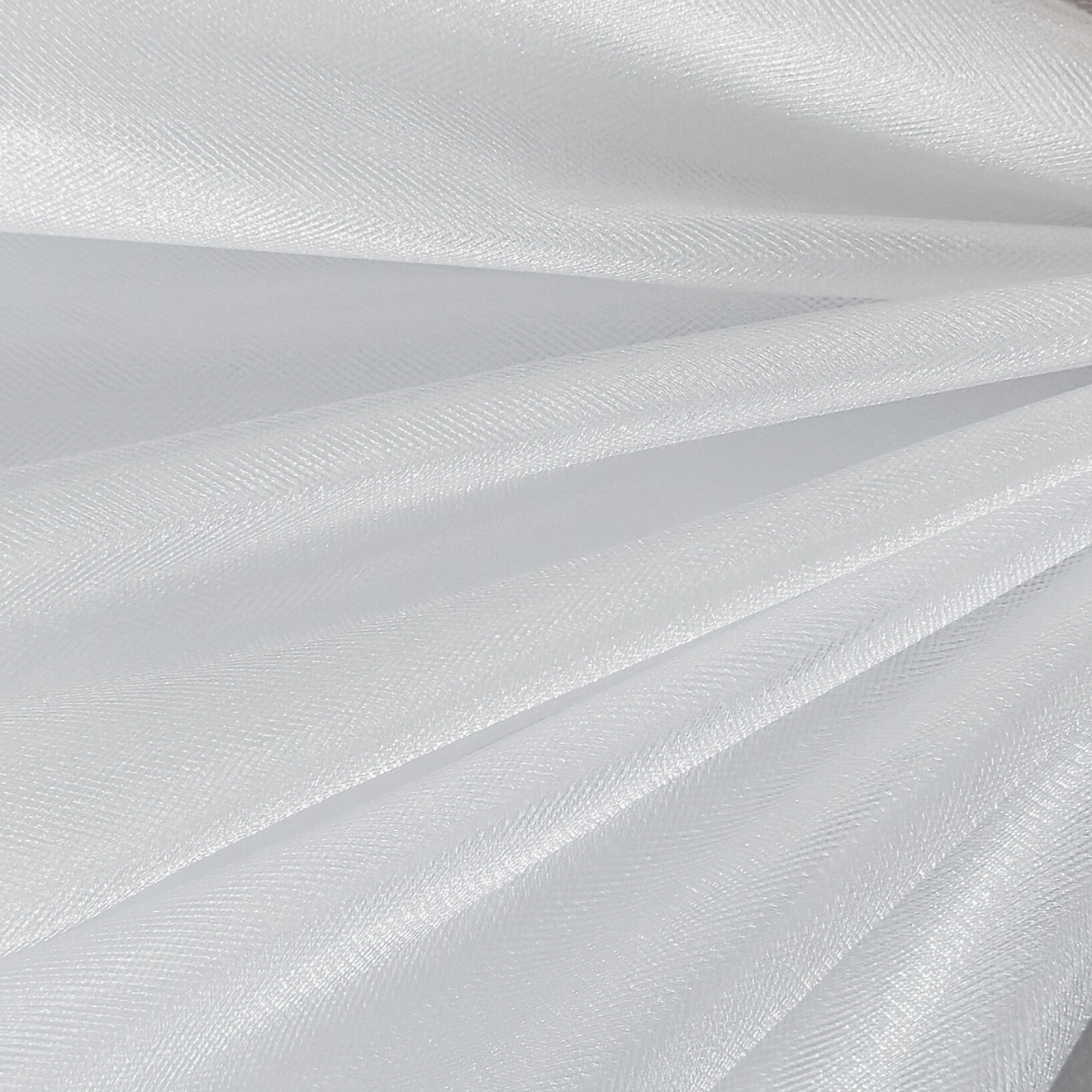 Tüll 300cm breit, mittelfest. Crystal Tüll weiß. Crystal Tüll kaufen in Deutschland bei Atelier de Couture Nataliia. Für Tüllröcke und Tüllkleider