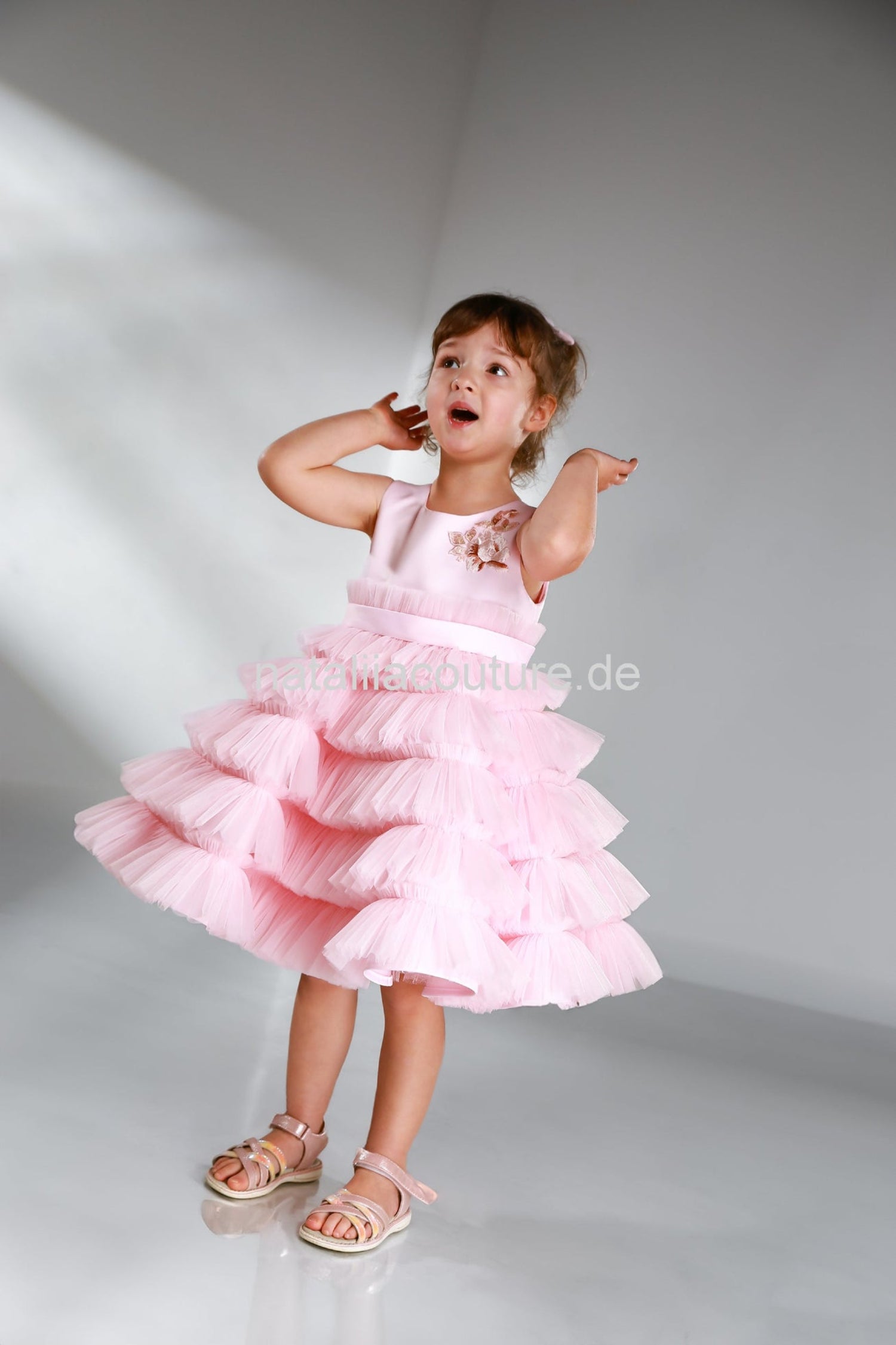 Hochwertiges Blumenmädchenkleid rosa, Gr.86-122. Kaufen bei Atelier de Couture Nataliia