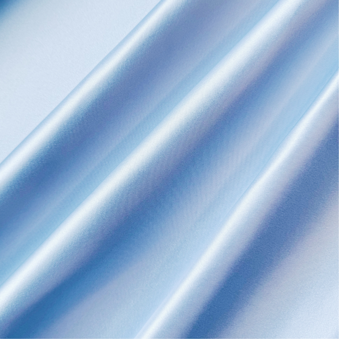 Satin blau matt, hochwertig, stabil. American Satin für Hochzeitskleider, Abendkleider, Röcke. American Satin in Deutschland bei Atelier de Couture Nataliia kaufen. 