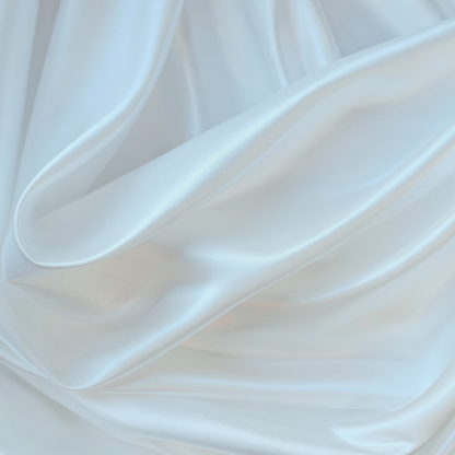 Satin offwhite matt, stabil, hochwertig. American Satin für Hochzeitskleider, Abendkleider, Röcke. American Satin in Deutschland bei Atelier de Couture Nataliia kaufen.