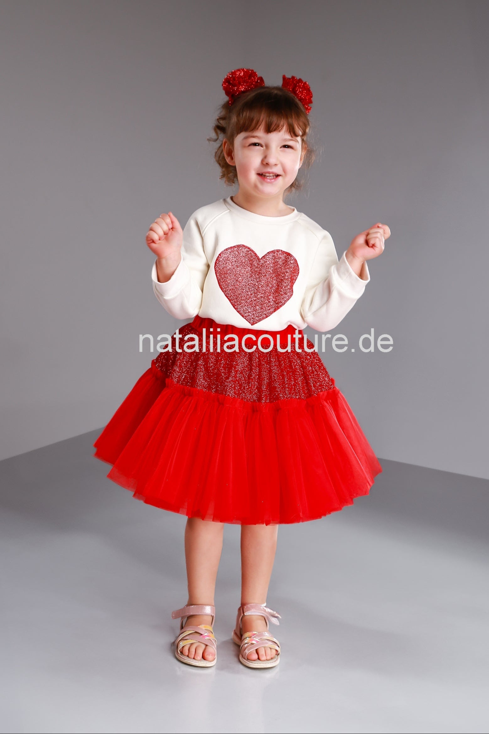 Tüllrock rot mit Glitzer und Rüschen für Mädchen Gr. 74-156 kombiniert mit Oberteil Sweatshirt mit Herz. Atelier de Couture Nataliia