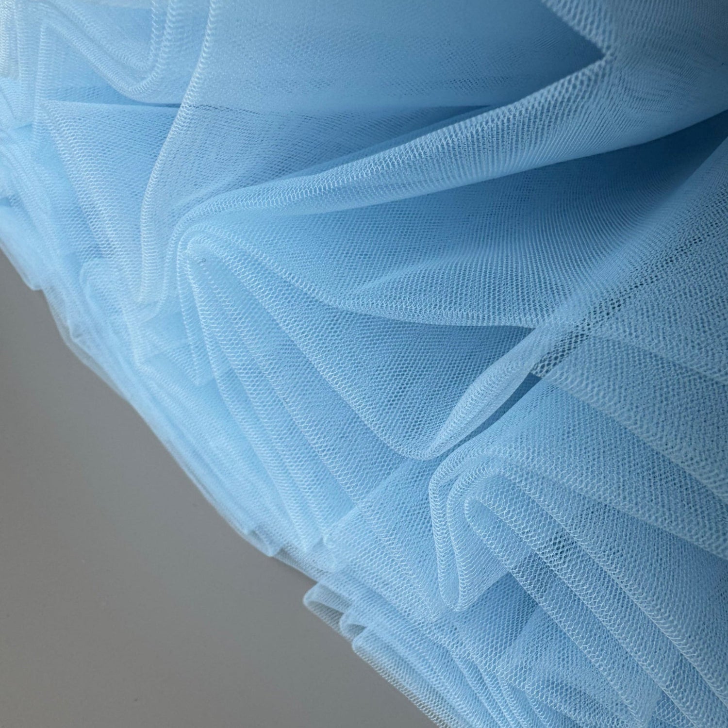 Festliche Tüllröcke in Blau für Mädchen. Hochwertiger Mädchen Tüllrock für besondere Anlässe in Deutschland bei Atelier de Couture Nataliia kaufen