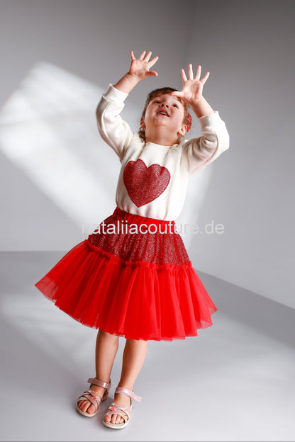 Tüllrock rot mit Glitzer und Rüschen für Mädchen Gr. 74-156 kombiniert mit Oberteil Sweatshirt mit Herz. Atelier de Couture Nataliia