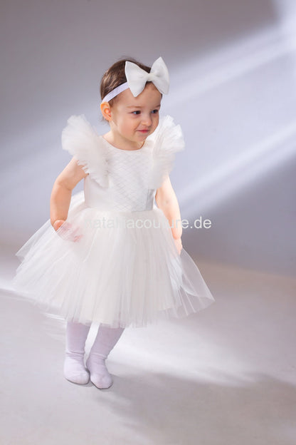 Blumenmädchenkleid für Mädchen in Offwhite, Vorderansicht, aus Tüll und Satin, sofort lieferbar