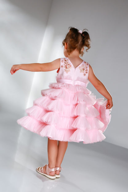 Blumenmädchenkleid aus Tüll in Rosa, Rückansicht, individuell anpassbar für Hochzeit und Geburtstag