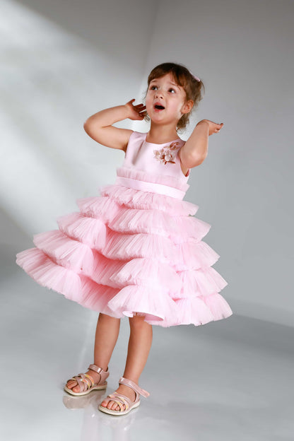 Elegantes Blumenmädchenkleid in Rosa aus Tüll und Spitze, Vorderansicht, festliches Kleid für Mädchen, sofort lieferbar