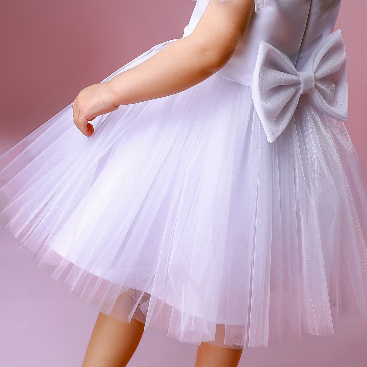 Detail Schleife Blumenmädchenkleid Weiß – Tüll und Satin Verarbeitung