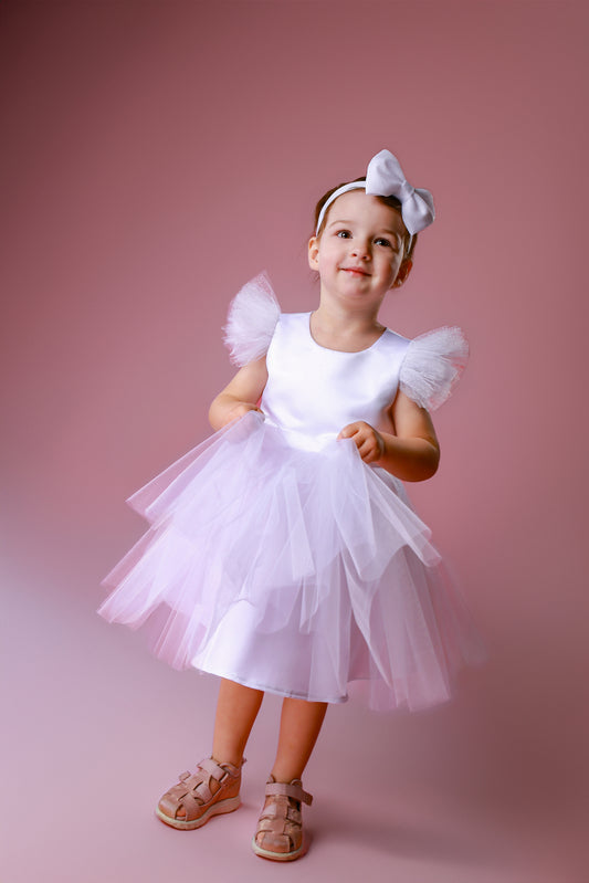 Blumenmädchenkleid Weiß aus Tüll und Satin – Modellbild Vorderseite Bestellanfertigung