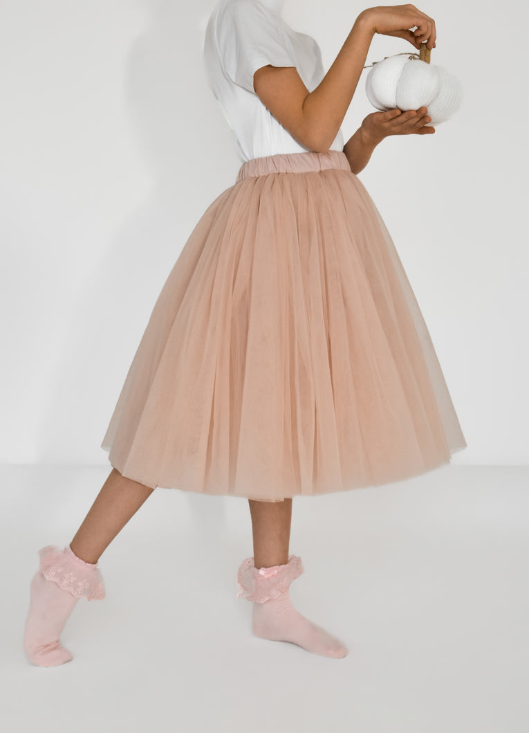 Close-up detail of blush pink tulle skirt for girls – soft elegant layers and fine handmade tulle texture