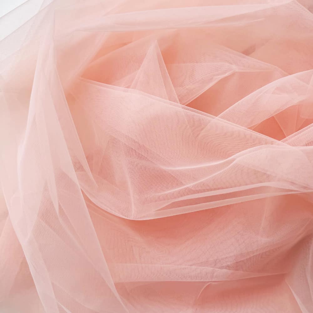 Tüllstoff in Lachs für Blumenmädchenkleid, 300 cm breit, ideal für individuelle Maßanfertigungen“