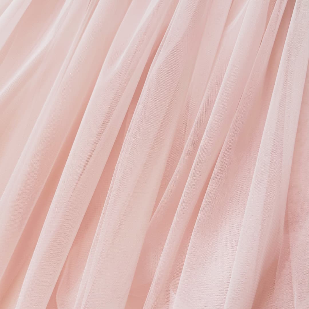 Puderrosa Tüllstoff für Blumenmädchenkleid, Stoffauswahl für individuelle Bestellanfertigung von festlichen Mädchenkleidern